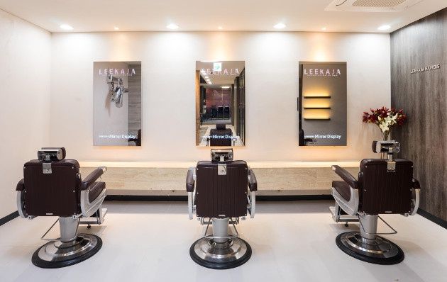 Samsung lustro salon