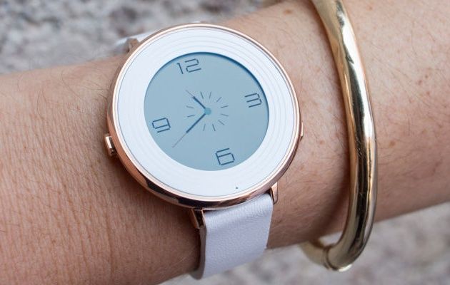 Pebble Time Round ręka