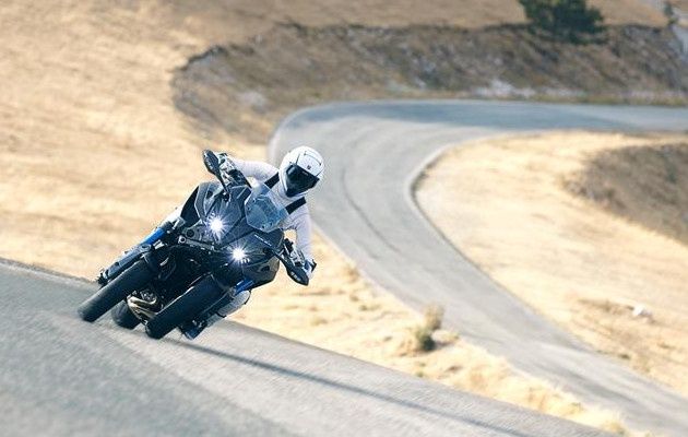 Yamaha Niken slalom