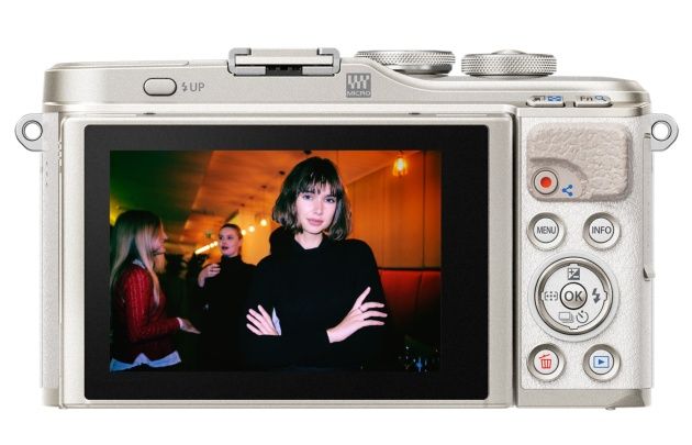 Olympus PEN E-PL9 tył