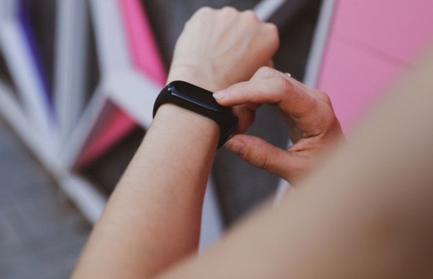 Xiaomi Mi Band 3 ręka