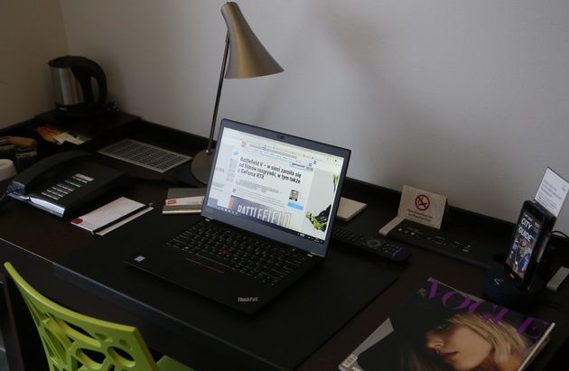 Lenovo ThinkPad T480s - w pokoju hotelowym