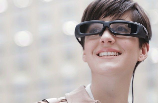 Sony SmartEyeglass pani