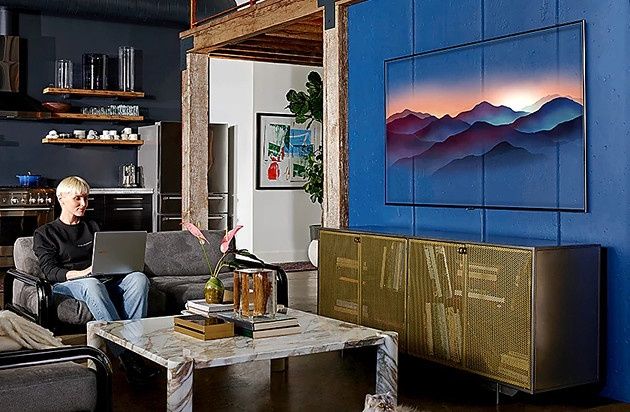 Samsung QLED Q85 Ambient