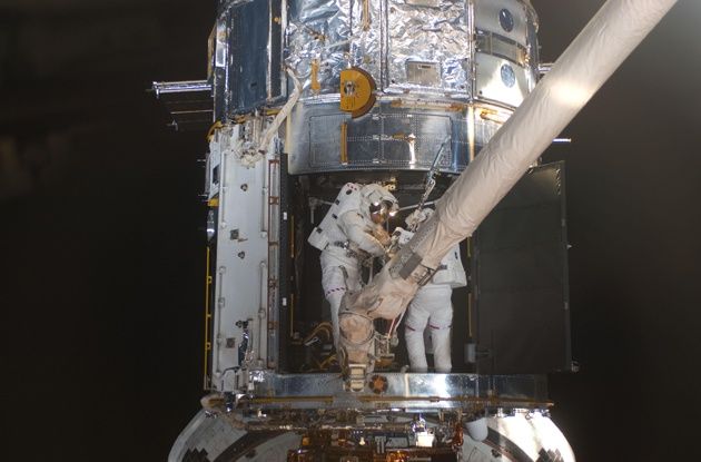 Wewnątrz Hubble na orbicie