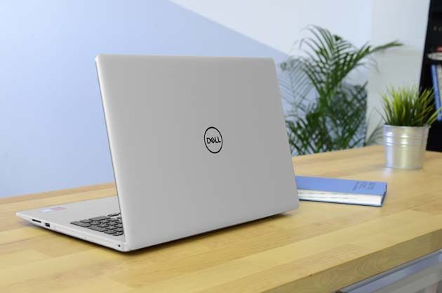 Dell Inspiron 15 5570 (3172)  tył profil