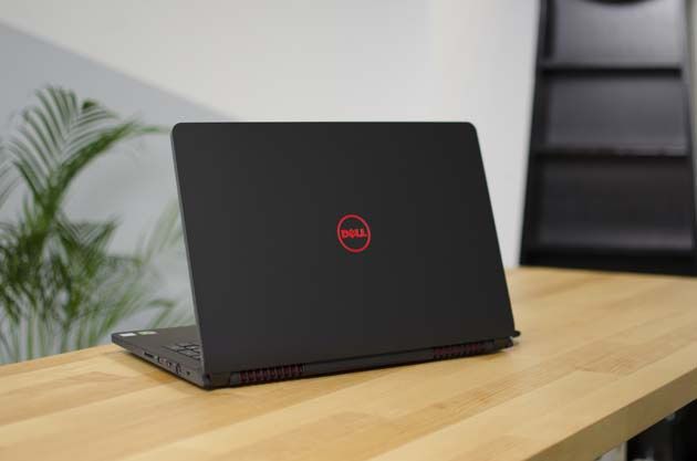 Dell Inspiron 15 5577 (3172) tył profil