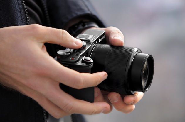 Canon PowerShot G3X dłonie