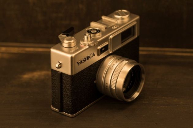 Yashica digiFilm Y35 przód bok