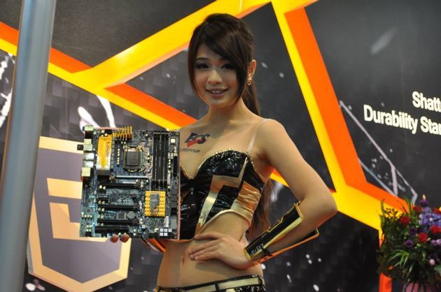 ECS płyta główna hostessa zdjęcie Computex 2013