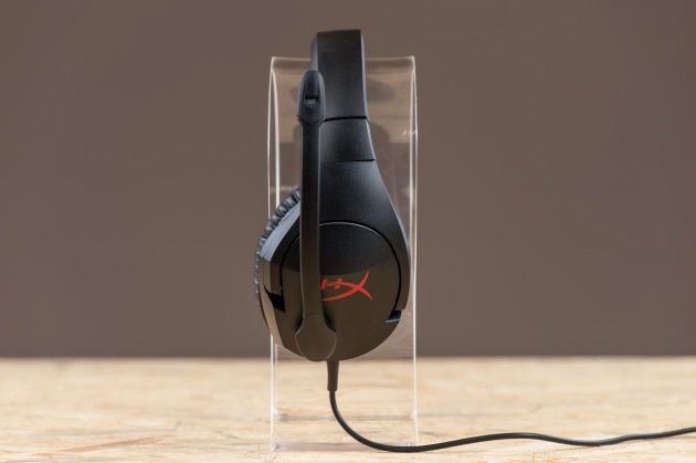 HyperX Cloud Stinger lewy profil ze złożonym mikrofonem