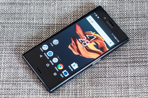 Sony Xperia X Compact leżący pod kątem
