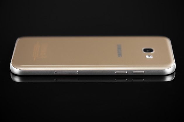 Samsung Galaxy A5 2017 - lewy bok - slot nano SIM