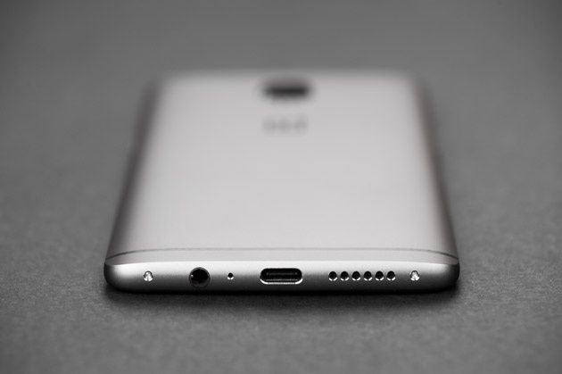 OnePlus 3T - dolna krawędź