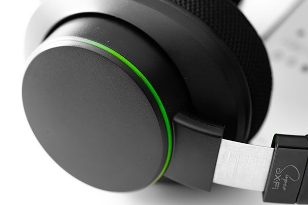 Creative SXFI Air - słuchawki z kolorowym podświetlaniem LED