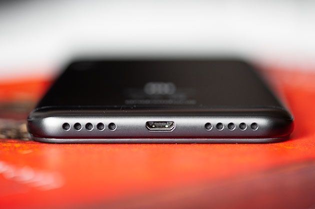 Xiaomi Mi A2 Lite - micro USB