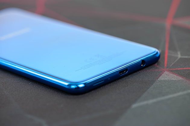 Samsung Galaxy A7 2018 - wyjście słuchawkowe 3,5 mm