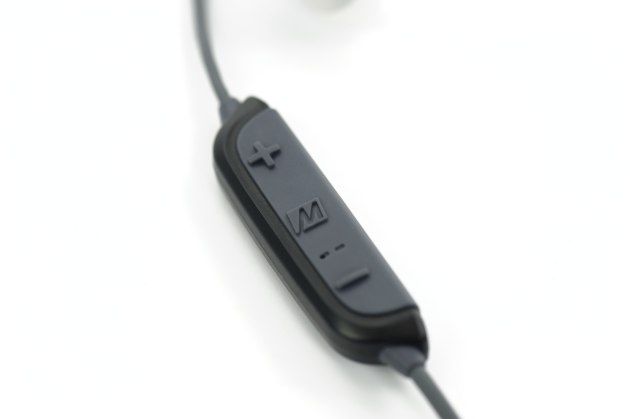 MEE Audio X8 pilot