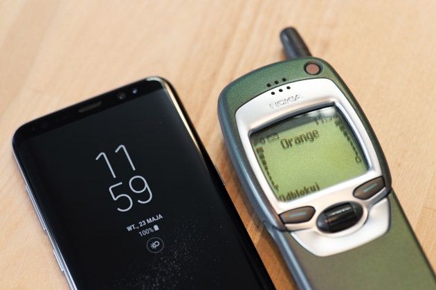 Samsung Galaxy S8 vs Nokia 7110 - porównanie