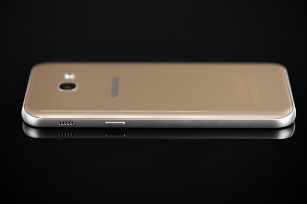 Samsung Galaxy A5 2017 - prawy bok