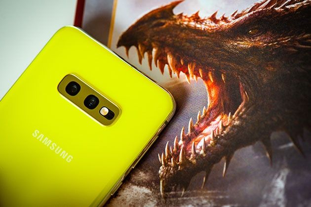 Galaxy S10e - tył