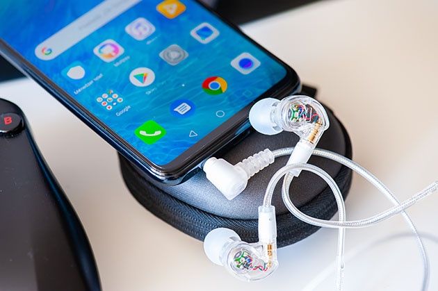 Huawei P30 Lite ze słuchawkami