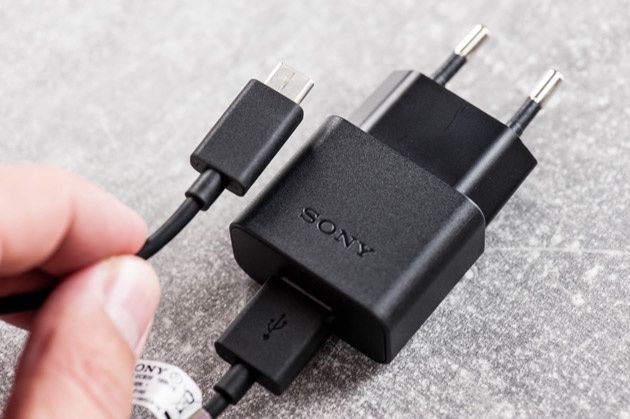 Sony Xperia X Compact - ładowarka