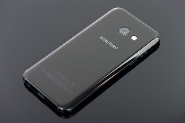 Galaxy A3 2017 - szklana obudowa