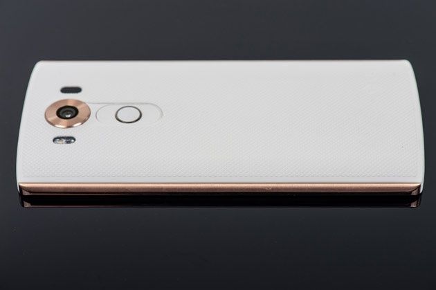 LG V10 - prawy bok