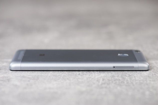 Xiaomi Redmi 3S prawa krawędź
