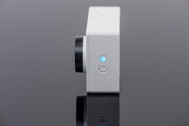 Xiaoyi Action Camera - prawy bok - Wi-Fi