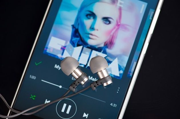 Brainwavz Omega na smartfonie huawei