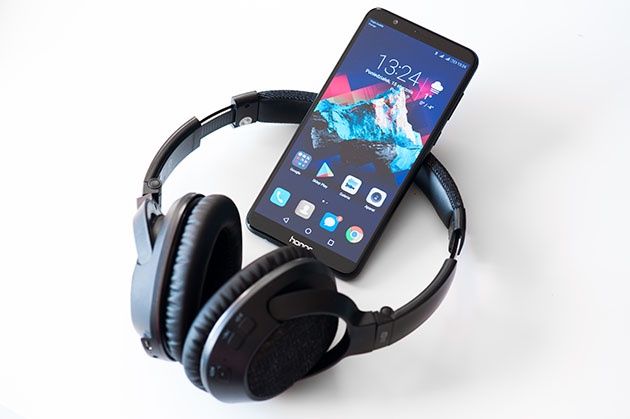 Honor 7X - smartfon ze słuchawkami