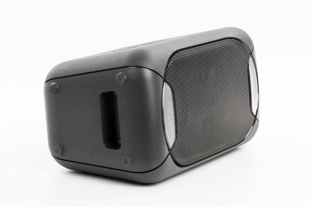 Sony GTK-XB60 pod kątem