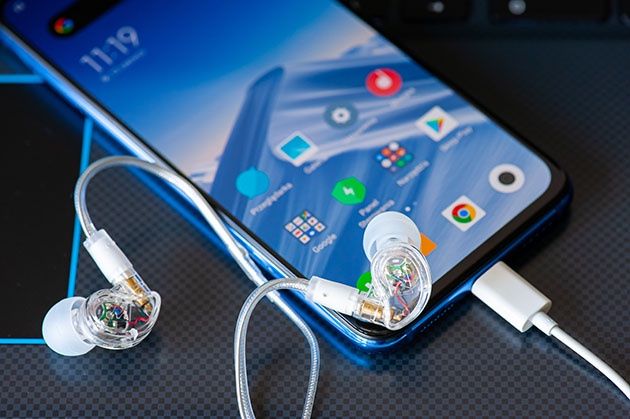 Xiaomi Mi 9 SE - ze słuchawkami