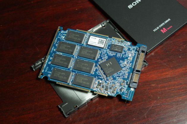 Sony SLW-M dysk SSD - płytka PCB
