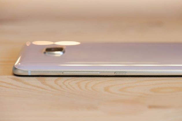 HTC U Ultra prawy bok