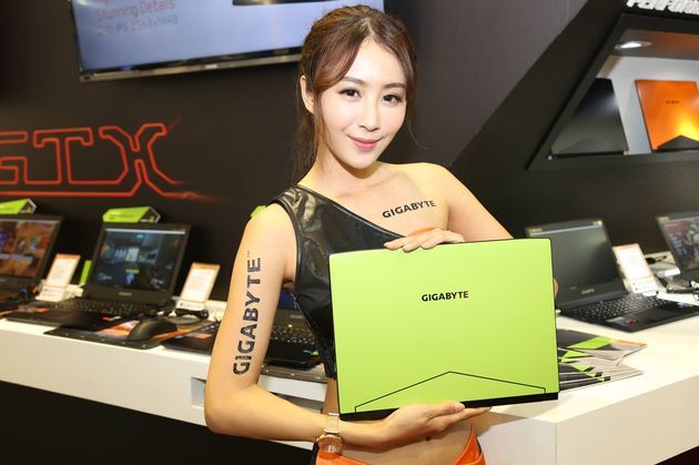 Gigabyte Aero 14 laptop - stoisko Computex 2016
