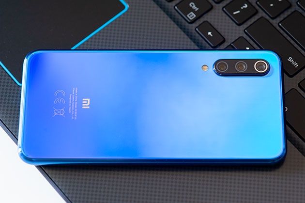 Xiaomi Mi 9 SE - ładny i szybki telefon z dobrym aparatem