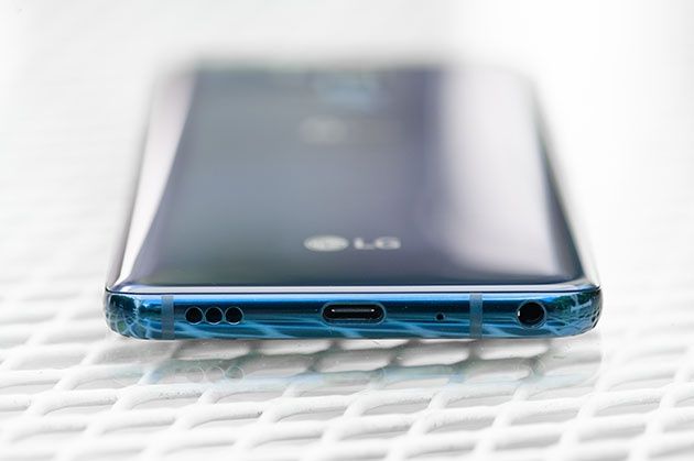 LG G7 - wyjście słuchawkowe mini jack 3,5 mm