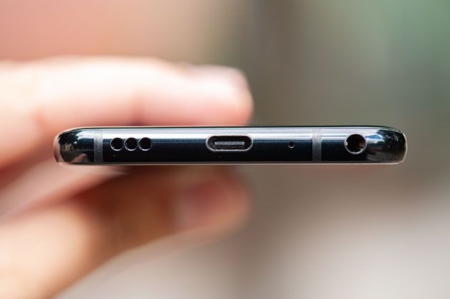 LG G7 - wyjście słuchawkowe 3,5 mm