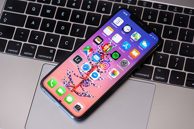 iPhone XS i MacBook Pro