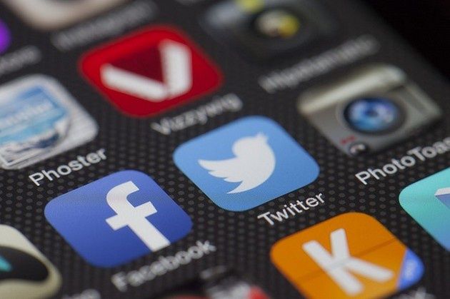 Twitter FB