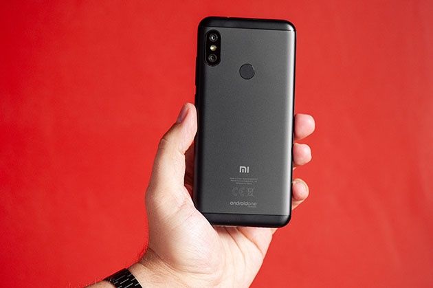 Xiaomi Mi A2 Lite - metalowa obudowa