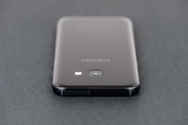 Samsung Galaxy A3 2017 - góra