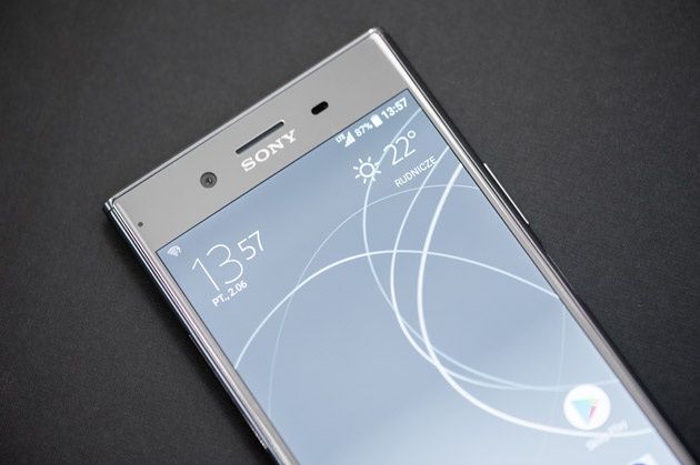 Xperia XZ Premium - kolor srebrny, chrom