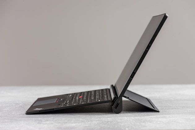 Lenovo ThinkPad X1 Tablet - klawiatura pod kątem - pierwszy stopień