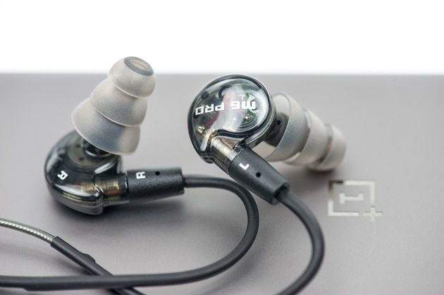MEE Audio M6 Pro na smartfonie