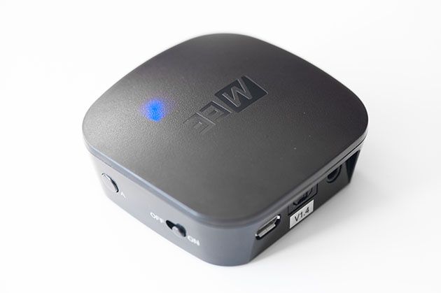 MEE Audio AFT1 nadajnik BT - przyciski