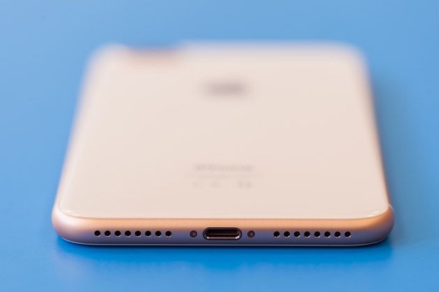 iPhone 8 Plus dół